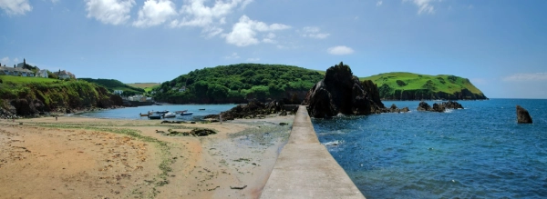 Image of the breakwater at Hope Cove, South Devon