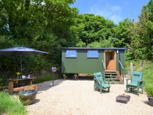 Ivy Shepherds Hut, Salcombe, South Devon Image of Ivy Shepherds Hut, Salcombe, South Devon